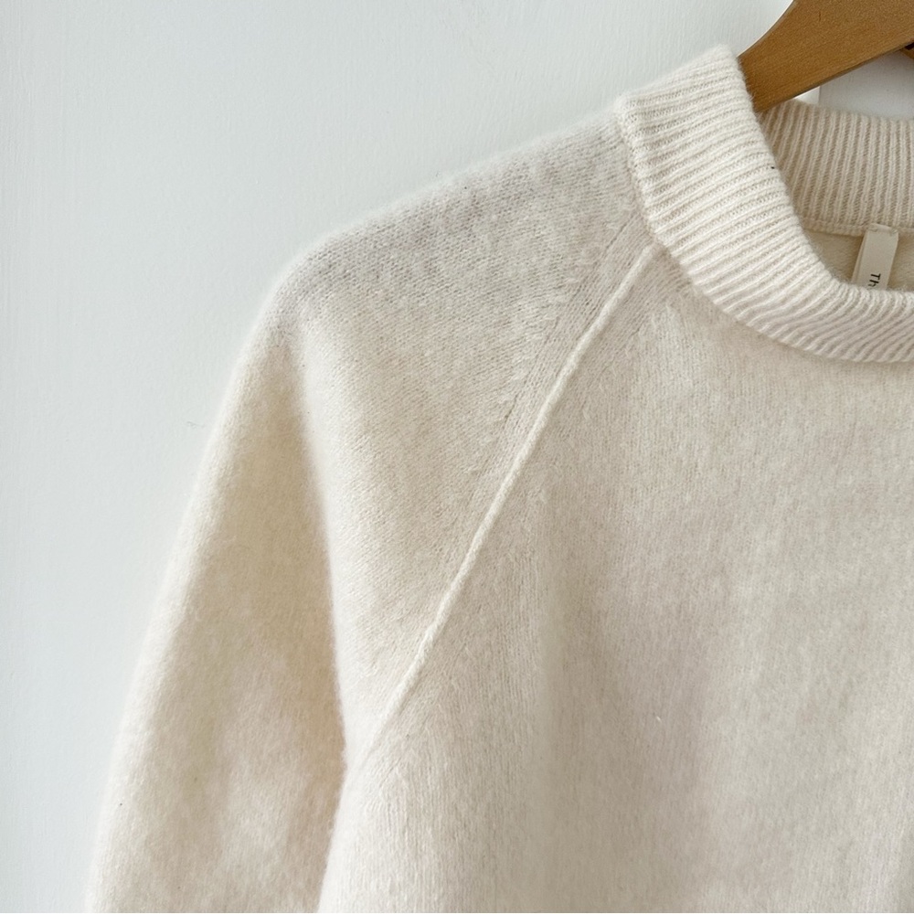 ARITZIA BABATON cream luxe cashmere crew sweater - Picture 2 of 5